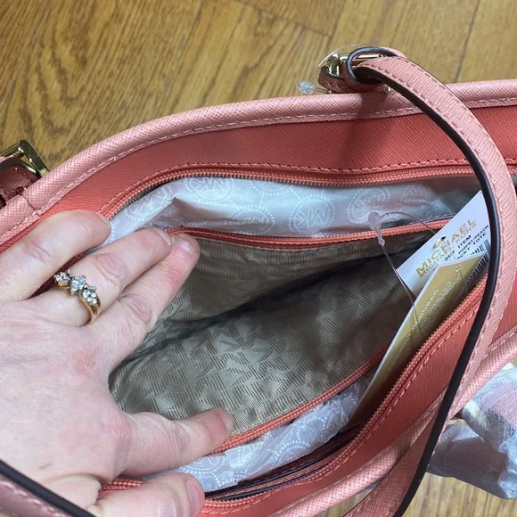 💕 Michael kors NWT jet set leather medium peach tote gorgeous 💕 - Picture 7 of 15